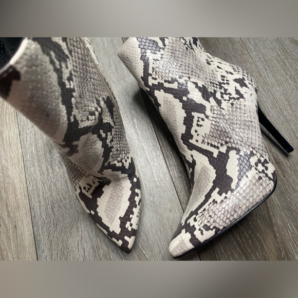 Madden Girl Snake Print Ankle Booties Pointed Toe Primpp/Prim02J1 Size 7 - Picture 3 of 16